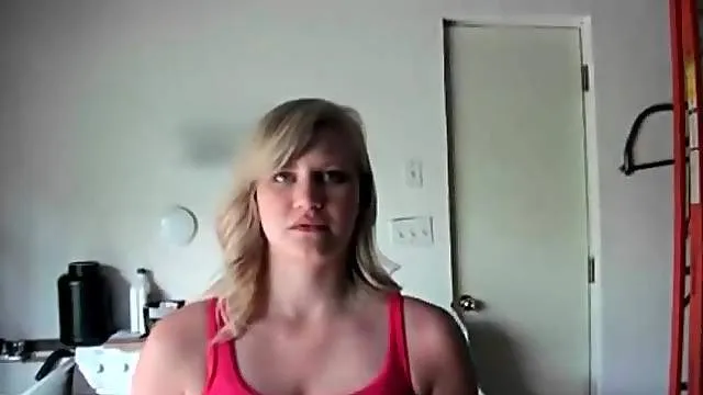 Adorable Roxy Lovette striptease in garage