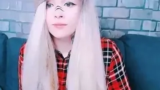 Amateur Webcam Teen Masturbates And Teases