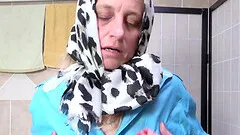 Ugly mom prolapse her big meathole