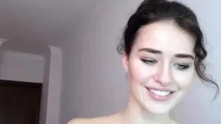 Amateur webcam babe showing her sexual goods