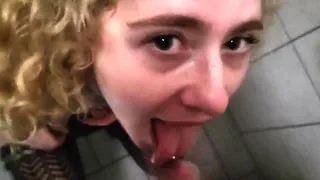 Amateur teen blowjob and cumshot