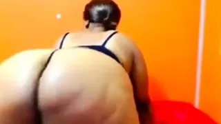 Big ass fetish ho toys her aching big ass hard