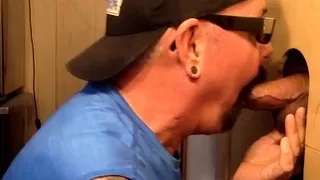 Gloryhole BJ DILF takes cum on his face