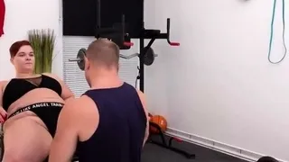 Amateur Hardcore Workout - Tessa wipt in de gym - Busty