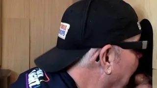 Bottom DILF gives head in gloryhole