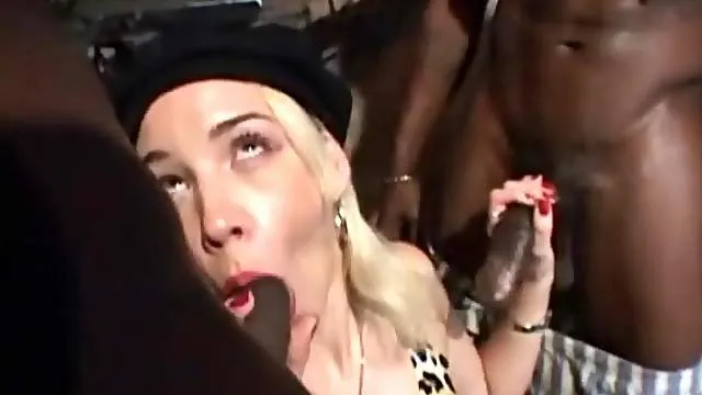 Slut sucks two black cocks in an interracial threesome