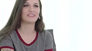 Luna Lovely enjoys while getting pleasured in close up video