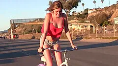 Natural boobs hottie Aspin Fields gets a messy facial ending