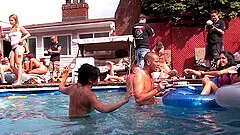 Outdoors video of a skinny hottie getting double penetrated