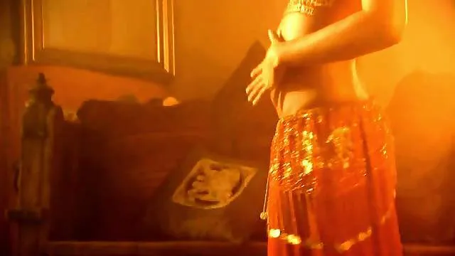 Indian Babe Traditional Sexy Belly Dance