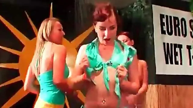 Bikini dance party descends into cunt eating madness