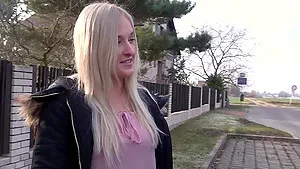 Sexy blonde Daisy Lee gets talked into fucking in the car