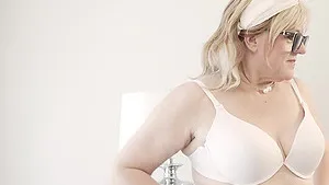 Mature BBW Ashlea gets completely naked and masturbates on the table