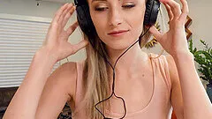 Skinny girlfriend Kyler Quinn gets licked and fucked + facial