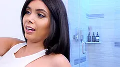 Fucking on the bed ends with a facial for gorgeous Aaliyah Hadid