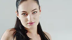 Provocative model gives an amazing blowjob and gets a creampie