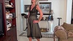 Amateur homemade video of mature Zoe Marks playing with her cunt