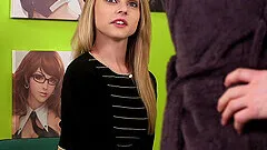 Painter Chloe Toy gets distracted by her boyfriend's stiff cock