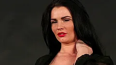 Provocative photographer takes pics of naked model Tasha Holz