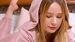 Cute solo model Kaisa Nord loves inserting toys in her arse