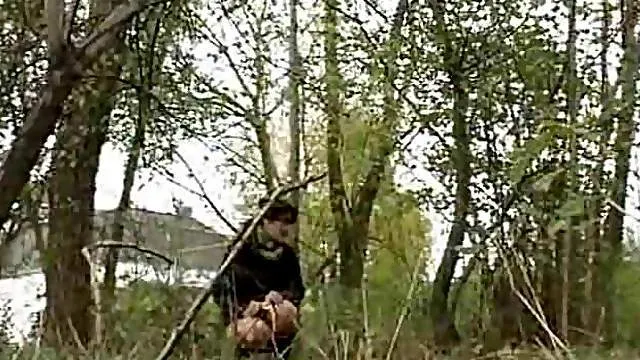 Girl pissing in the woods and fucking