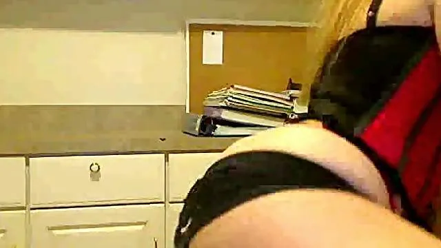 Blonde with awesome ass on webcam
