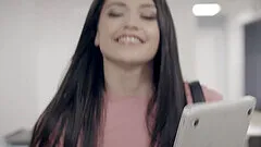 Handsome pornstar Avi Love enjoys having sex with a stranger