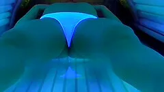 Milf with vibrator masturbate in solarium