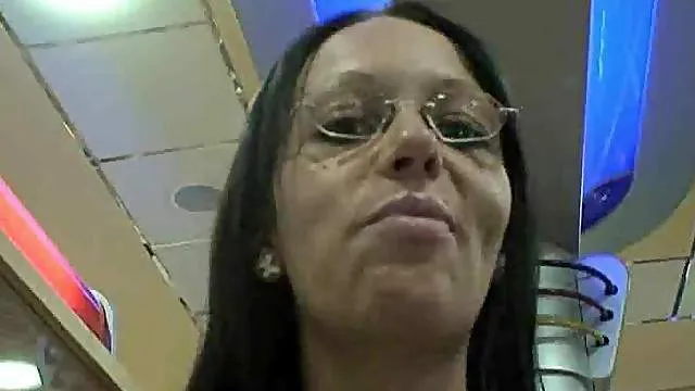 Chick flashing in a fast food restaurant