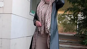 Julia North enjoys while sucking her lover's dick in the car