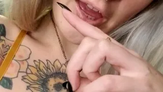 Big boob brunette masturbates on webcam