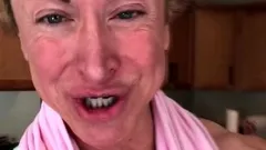 Cumshot amateur MILF suck and jerks dude in the bedroom