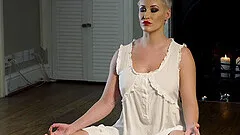 Mature slut Ryan Kelly loves having lesbo sex with Bonnie Rotten