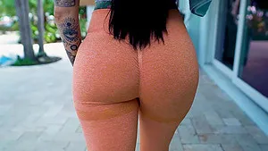 Big butt roommate Lilith Morningstar drops her thong for sex