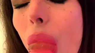 Amateur brunette double toying on webcam