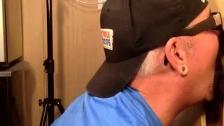 Cumloving gloryhole DILF sucks white rod