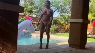 Amateur Outdoor Brunette Masturbates