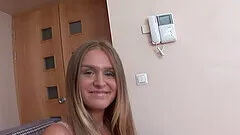 Solo video of Vikki D drillingh er pussy with a large sex toy