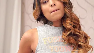 Closeup video of skinny hottie Roxy Lips fingering her pussy