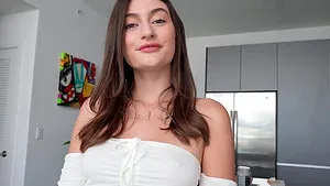 Homemade video of cute roommate Mae Milano giving a nice blowjob