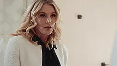 Mature blonde Mona Wales loves to be fucked in missionary positon