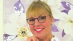 Granny with saggy tits loves to get naked and to tease with her cunt