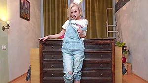 Homemade video of skinny Monica Gold playing with her orgasmic pussy