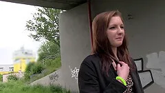 Cute chick sucking stranger's strong penis before outside fuck