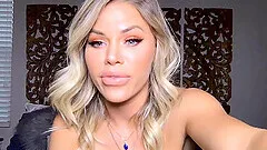 Busty blonde Jessa Rhodes in high heels fingers herself for webcam fans