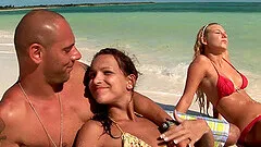 Winnie Thramps and her friends enjoy rough threesome at the beach