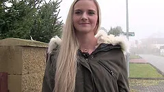 Blonde girl Katy Pearl gets her wet cunt fucked in the stranger's car