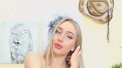 Hot and sexy blonde babe filmed herself live on cam