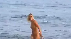 Yvonne nackt in web cams der Öffentlichkeit public beach (Public Beach)