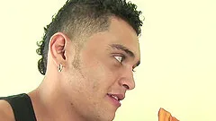 A gay threesome between handsome dudes is amazing experience